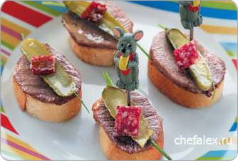Канапе с отварным языком и корнишонами
