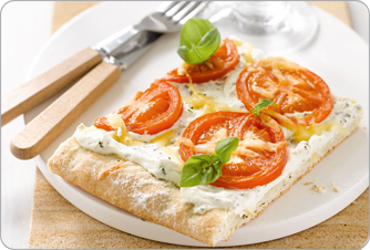 Пицца с томатами и базиликом Новый взгляд на пиццу! (New view on a pizza!)