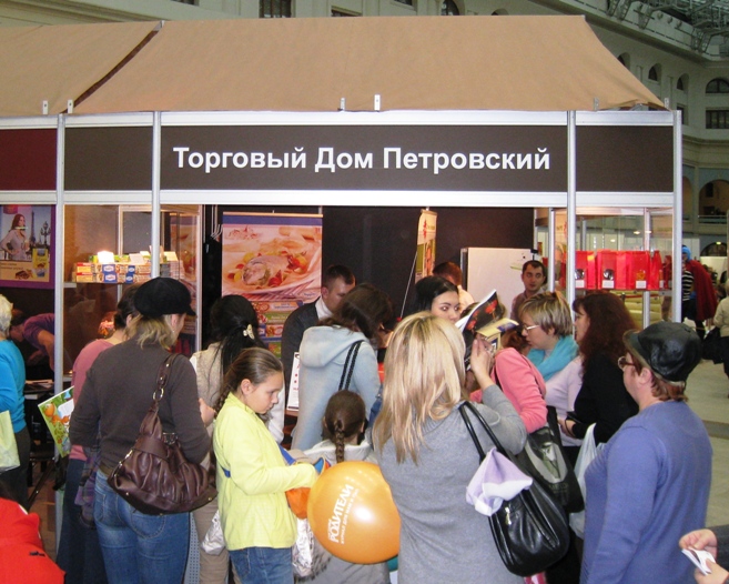 Торговый дом «Петровский» предложил вкусные новогодние подарки гостям «Фуд-Шоу»